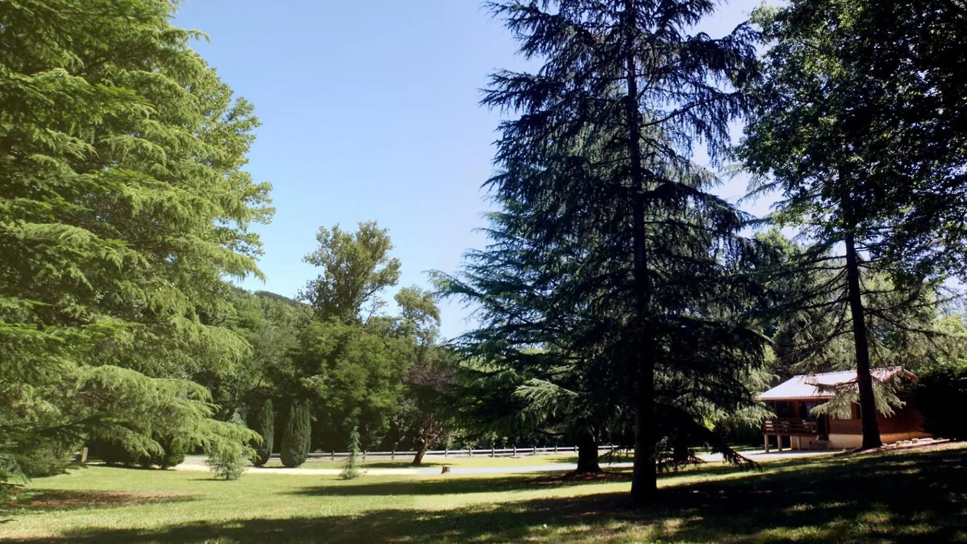 Le Chalet Des Berges - Piscine Chauffee & Ponton Prive - En Bordure De La Riviere Aveyron Saint-Antonin-Noble-Val 0*,