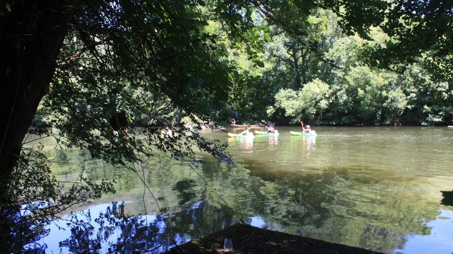 Le Chalet Des Berges - Piscine Chauffee & Ponton Prive - En Bordure De La Riviere Aveyron Saint-Antonin-Noble-Val France