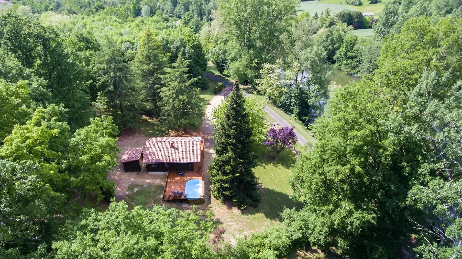 Le Chalet Des Berges - Piscine Chauffee & Ponton Prive - En Bordure De La Riviere Aveyron Saint-Antonin-Noble-Val 0*,  France